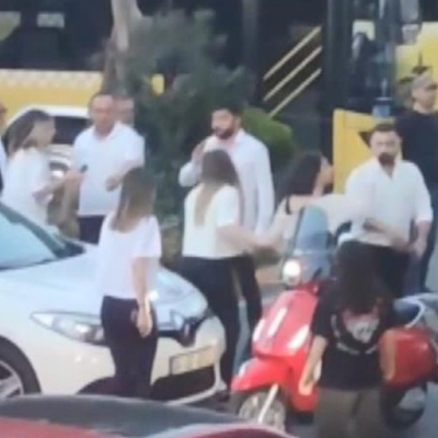 Sarıyer’de sürücülerin tekme tokat park yeri kavgası kamerada