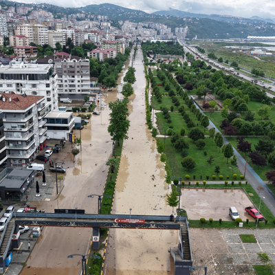 Trabzon'da selin izleri siliniyor, kayıp kişi aranıyor