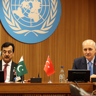 TBMM Başkanı Kurtulmuş, Pakistan Senatosu Başkanı Gilani ile görüştü