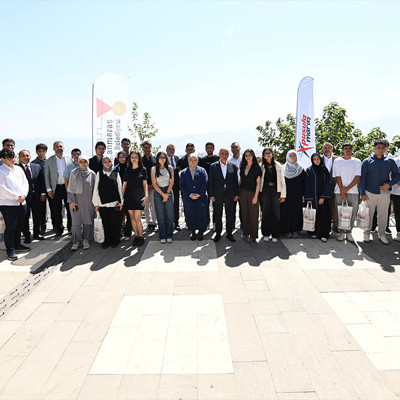 Kahramanmaraş'ta, YKS sınavında ilk bine giren öğrenciler ödüllendirildi