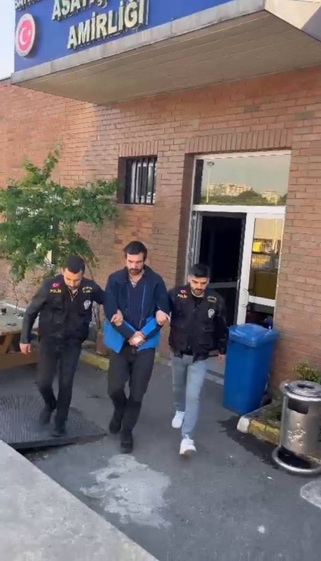 Bayrampaşa'da eski eşinin üzerine otomobilini sürdü - Resim : 2