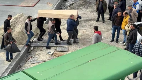 Beylikdüzü'nde asansör boşluğuna düşen işçi öldü