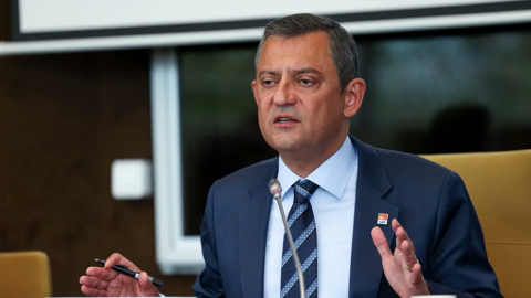 Özgür Özel'den Sinan Ateş iddianamesine tepki: Sis perdesini aralamak şöyle dursun...
