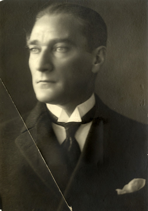 Atatürk'ün stüdyoda çektirdiği seri fotoğraflara ait bilinmeyen video görüntüleri de ortaya çıktı - Resim : 1