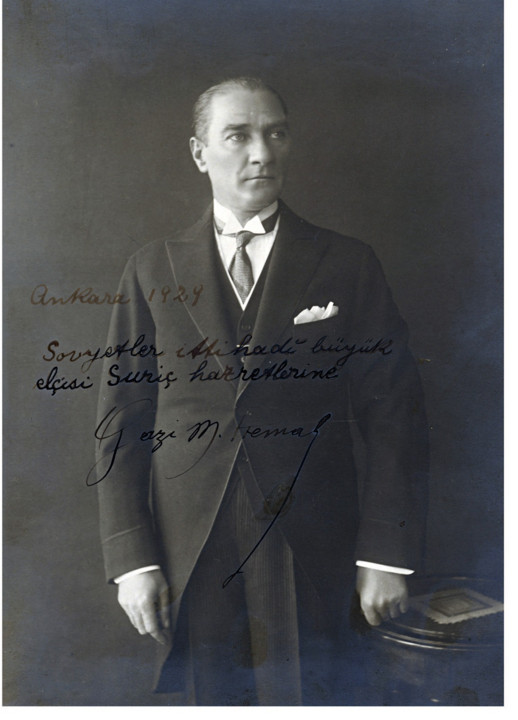 Atatürk'ün stüdyoda çektirdiği seri fotoğraflara ait bilinmeyen video görüntüleri de ortaya çıktı - Resim : 2