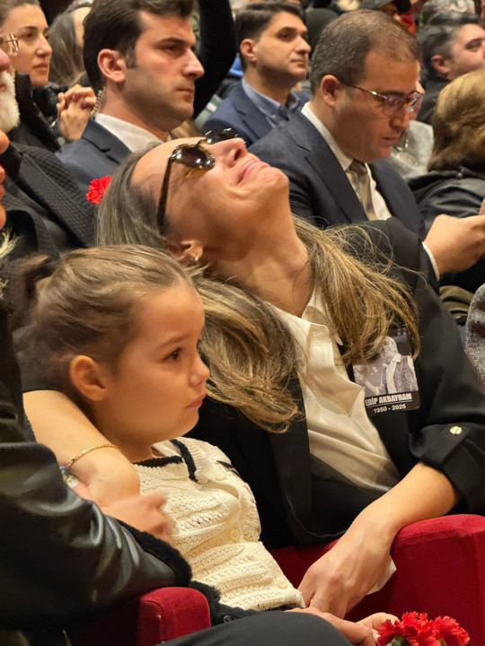 Usta sanatçı Edip Akbayram son yolculuğuna uğurlandı - Resim : 2