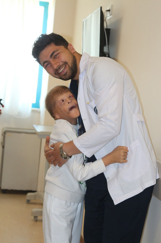 Gözleri kurtarılan Myhailo'ya, şimdi kulak kepçesi yapılacak - Resim: 3