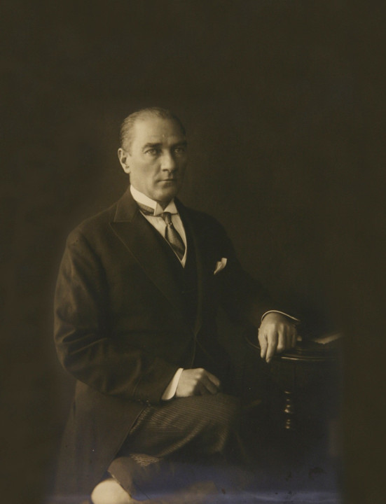 Atatürk'ün stüdyoda çektirdiği seri fotoğraflara ait bilinmeyen video görüntüleri de ortaya çıktı - Resim : 3