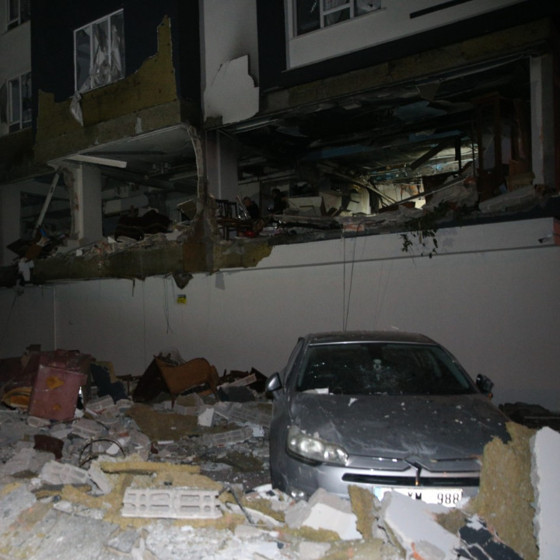 Apartmandaki doğal gaz patlamasında 16 kişi yaralandı