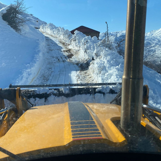 Siirt'te kardan kapanan 20 yerleşim yerinin yolu ulaşıma açıldı