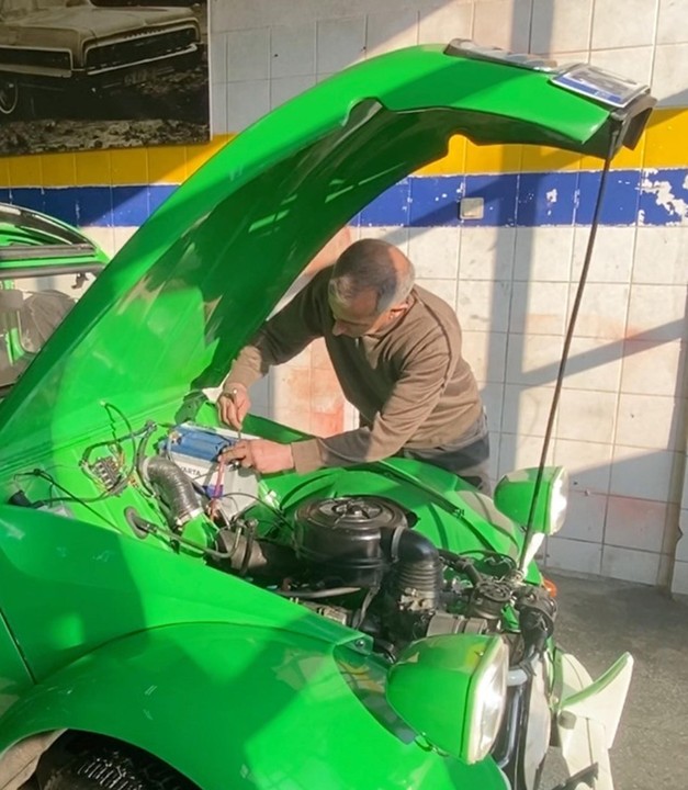 Klasik otomobilleri hurdadan alıp, orijinal haline getiriyor - Resim : 1