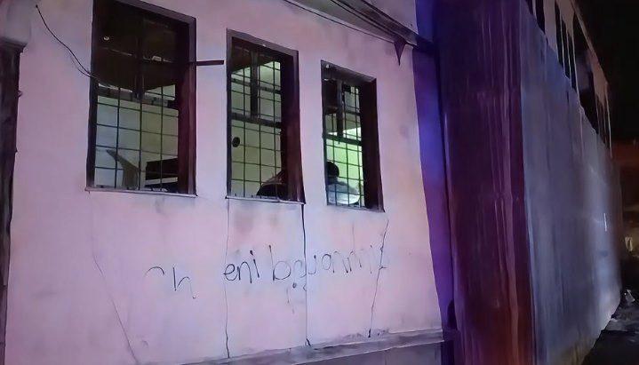 'Cesareti olan girsin' dedikleri metruk evde erkek cesedi buldular - Resim : 1