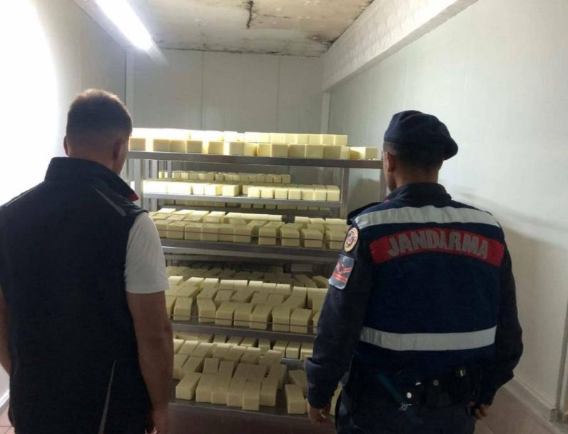 Sakarya'da 5 ton 'sahte' kaşar peyniri ele geçirildi - Resim : 1