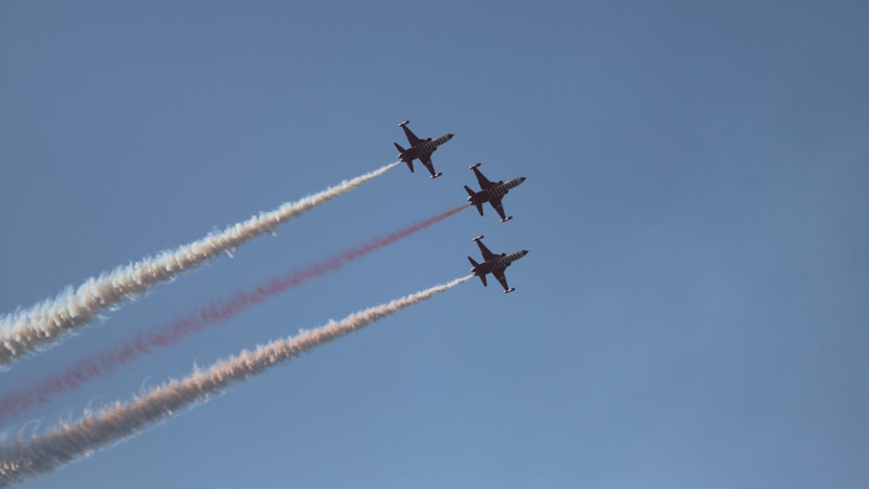 Türk Yıldızları ve SOLOTÜRK'ten TEKNOFEST'te uçuş gösterisi