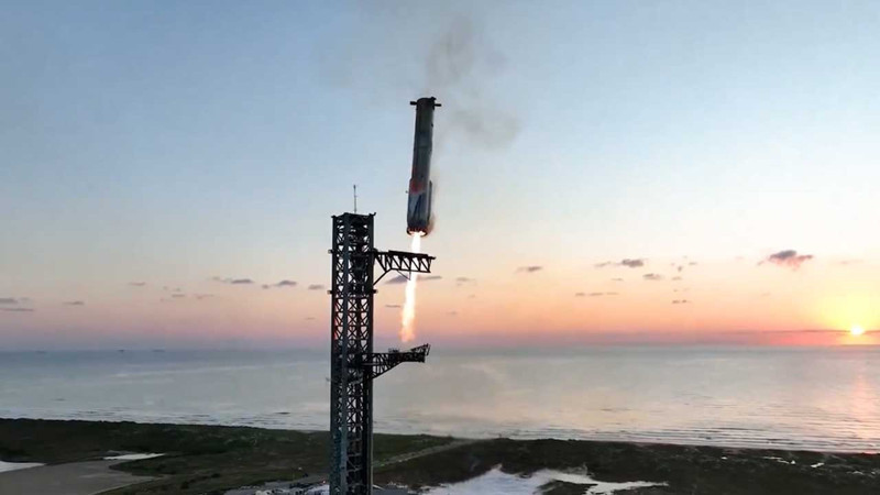 Starship’in 5. test uçuşunda tarihi başarı: Roketi havada yakaladı!