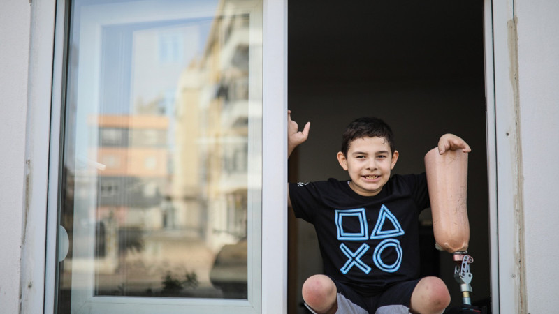 Bacakları kesilen Aras'ın protez borcuna icra işlemi