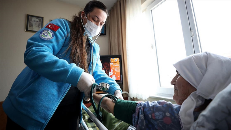 Sağlık Bakanlığı, 2 milyon 780 bin hastaya 'evde sağlık hizmeti' verdi