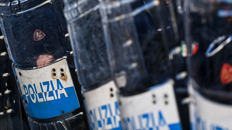 Lazio-Roma derbisinde çıkan olaylarda 13 polis yaralandı