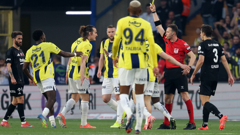 Derbi kazanamayan Fenerbahçe ve Mourinho şampiyonluk yarışına havlu attı