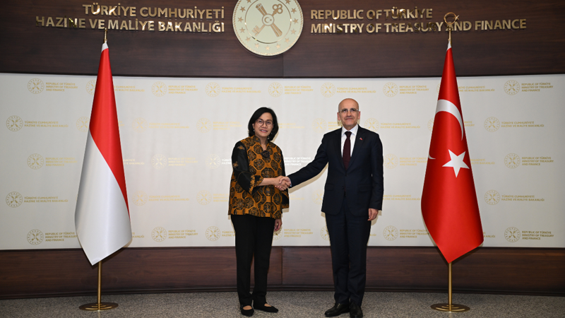 Bakan Şimşek, Endonezya Maliye Bakanı Indrawati ile görüştü