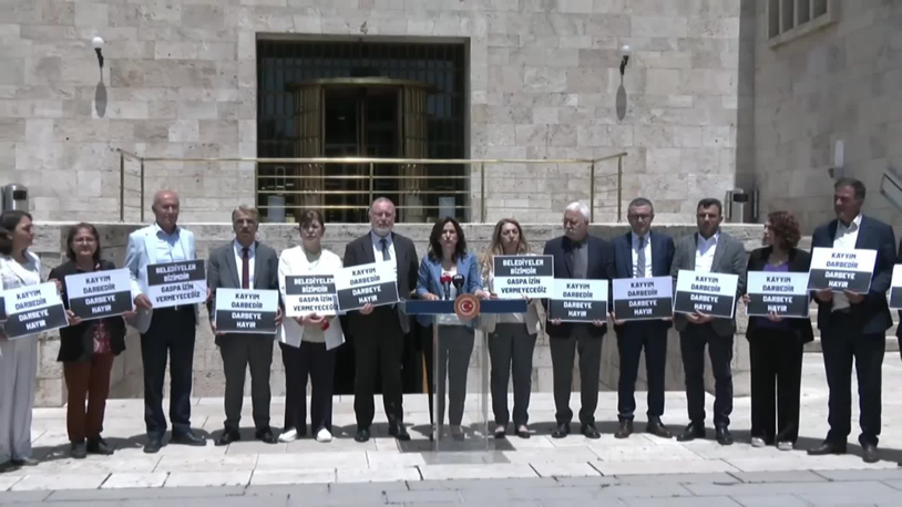 DEM Parti'liler, TBMM'den İçişleri Bakanlığı'na yürüdü: İçişleri Bakanı derhal bu kolluk şiddetini sonlandırmalıdır