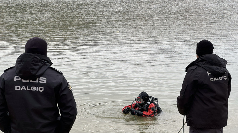 Uşak'ta kaybolan kişiyi gölette arama çalışmaları sürüyor