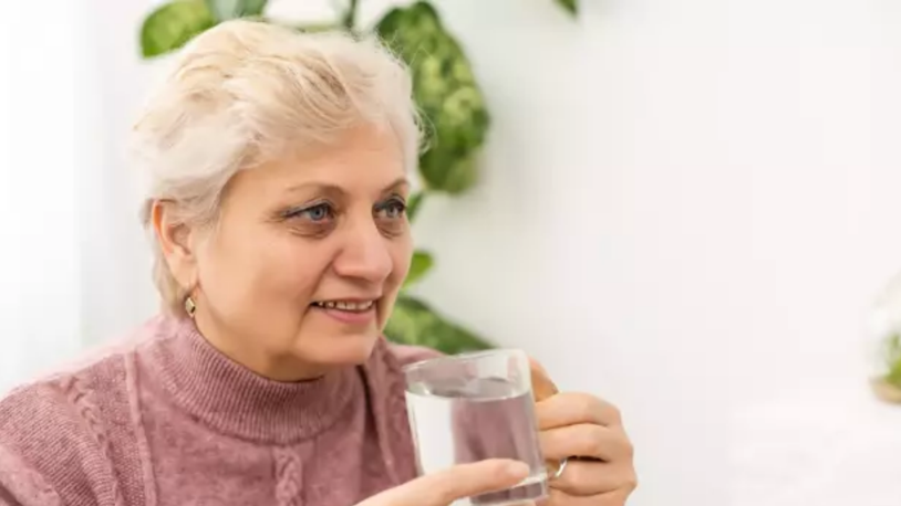 ‘Yaşlılıkta beynin susuz hissetme mekanizması yavaşlıyor’