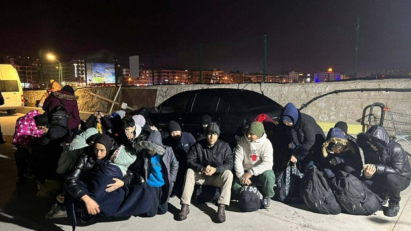 Kuşadası'nda 30 kaçak göçmen ile 1 organizatör yakalandı