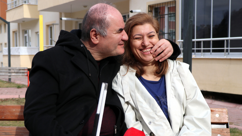 Birbirinin sesinden etkilenen görme engelli çift, 1,5 yıl sonra evlendi