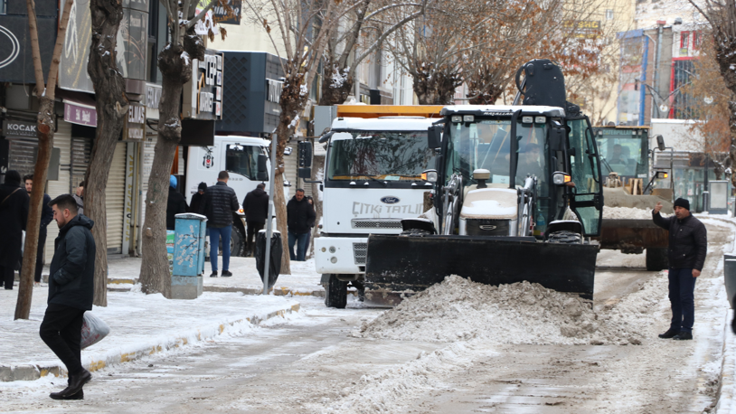Van'da 255 yerleşim yeri ulaşıma kapandı