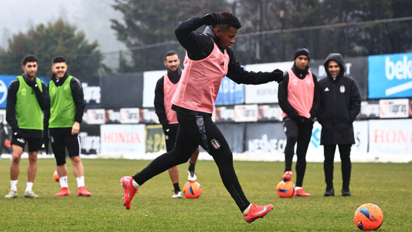Beşiktaş'ta yeni transfer Keny Arroyo, ilk antrenmanına çıktı
