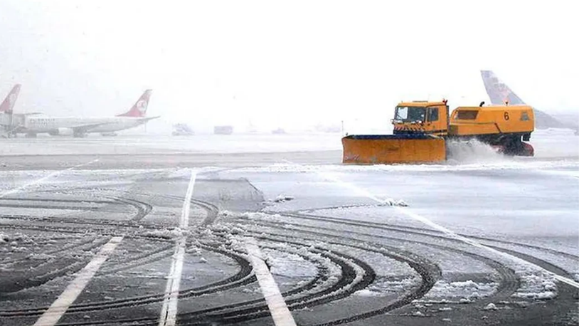 AJet, İstanbul'daki kar yağıyı nedeniyle bazı seferlerini iptal etti