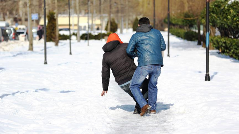 Karlı ve buzlu havalarda, ciddi sakatlanmalara karşı dikkat!