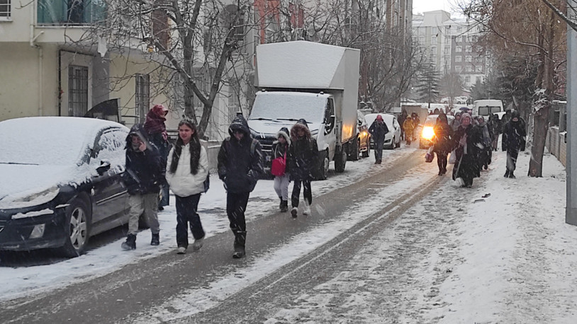 Van'ın 3 ilçesinde eğitime 'kar' engeli