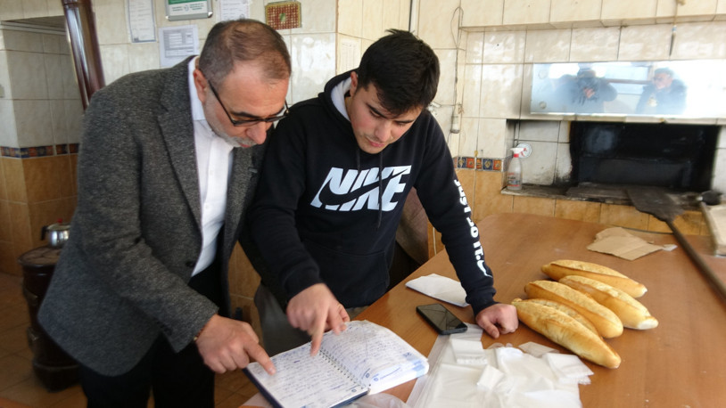 Hayırsever, 15 bakkal ve 2 fırının veresiye defterindeki 270 bin TL'lik borcu ödedi