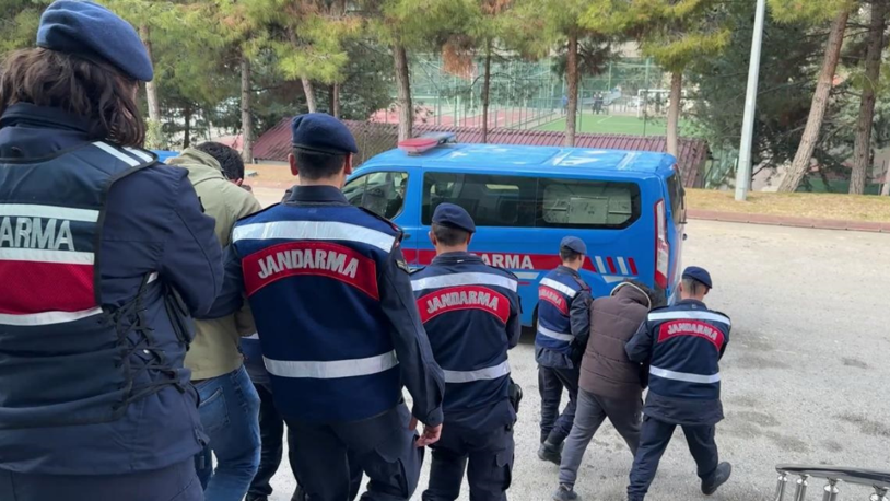 Sahte çeklerle 17 milyon TL'lik dolandırıcılık yapan 2 şüpheli tutuklandı