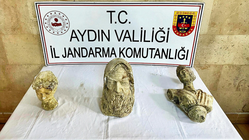 Tanrı ve tanrıça büstlerini 200 bin dolara satmaya çalışan 3 kişi yakalandı