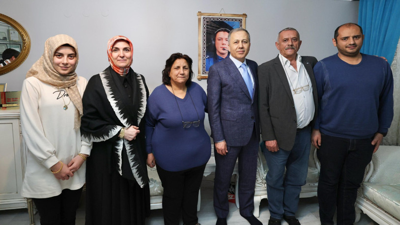 Bakan Yerlikaya, Şehit Pilot Emniyet Amiri Cemil Gülen'in ailesiyle iftarda bir araya geldi