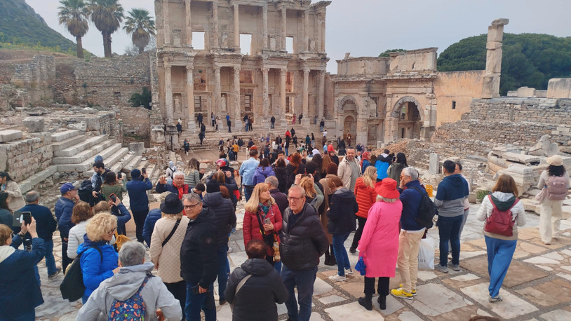 Bakan Ersoy: 9 günde müze ve ören yerlerimizi 1 milyon 50 bin 215 ziyaretçi gezdi