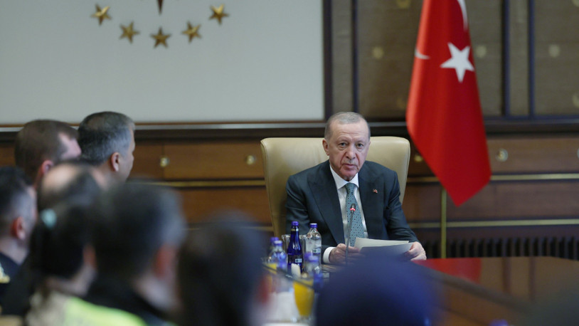 Cumhurbaşkanı Erdoğan: Emniyet birimlerimiz İstanbul merkezli yolsuzluk soruşturması üzerinden sokaklarımızda estirilmek istenen eşkıyalığa fırsat vermemiştir