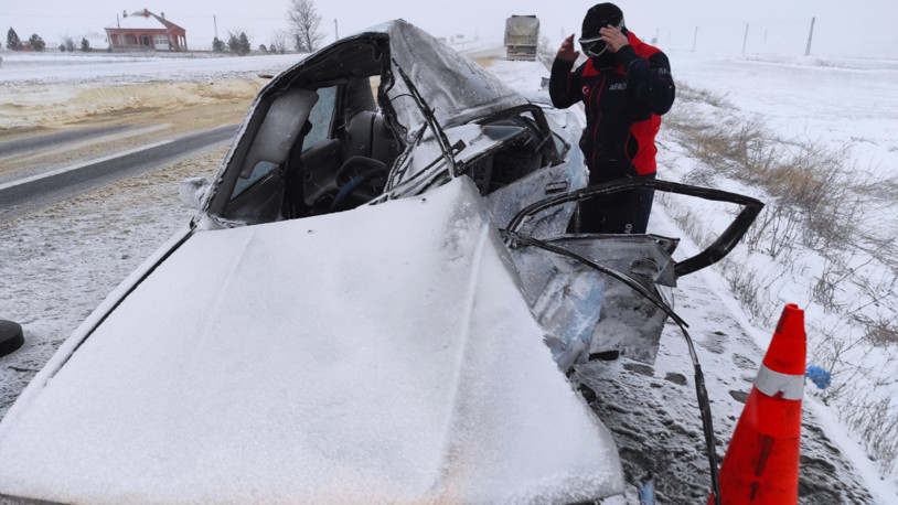 Kayseri'de tır ile çarpışan otomobildeki sürücü ile eşi öldü