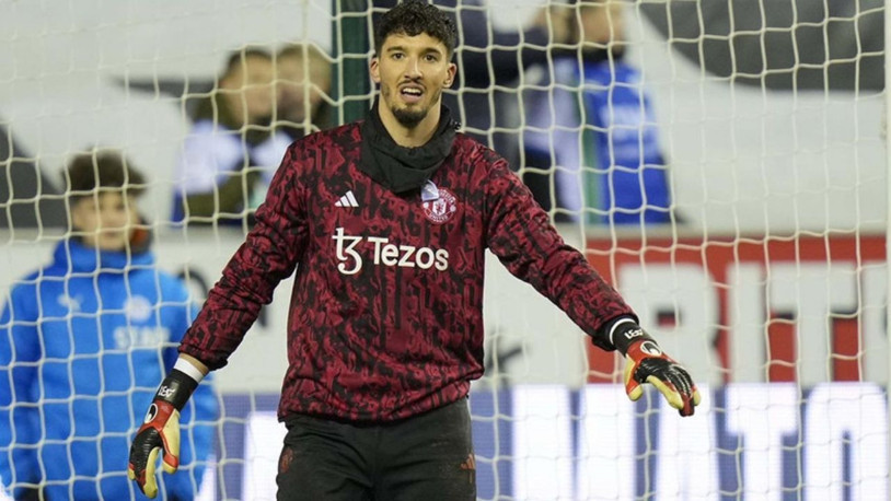 Altay Bayındır, Premier Lig'de ilk kez forma giydi