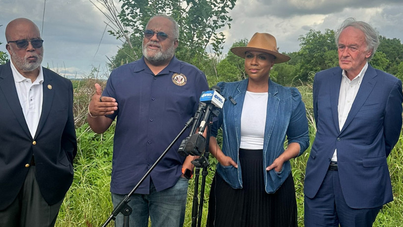 ABD’li kongre üyeleri, gözaltındaki Türk öğrenci Öztürk ve Filistinli aktivist Halil’i ziyaret etti