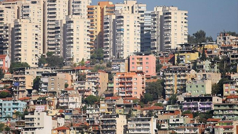 Uzmanlardan İstanbul'daki depremlerin ardından "riskli binaya girmeyin" uyarısı