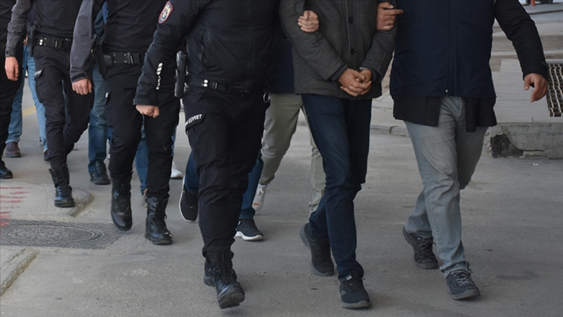 İzmir'de FETÖ'nün mahrem yapılanmasına yönelik operasyonda 6 şüpheli yakalandı