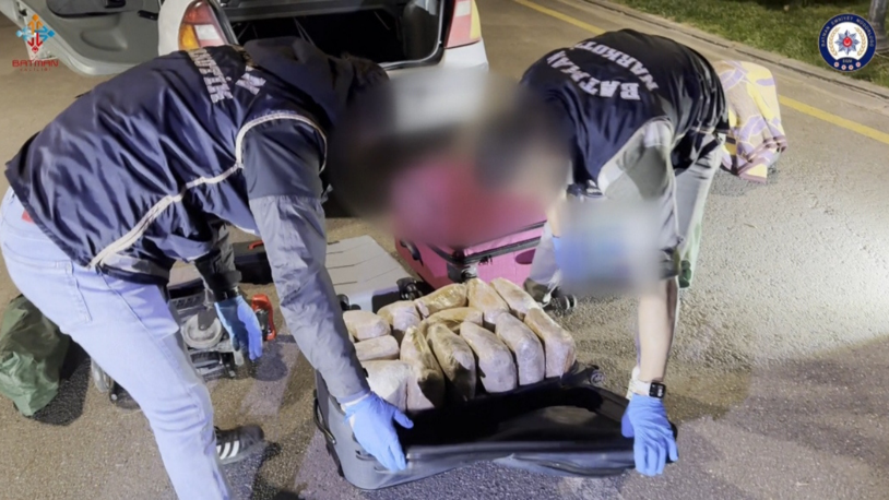 Otomobildeki 39 kilo uyuşturucuyu ‘Linda’ buldu