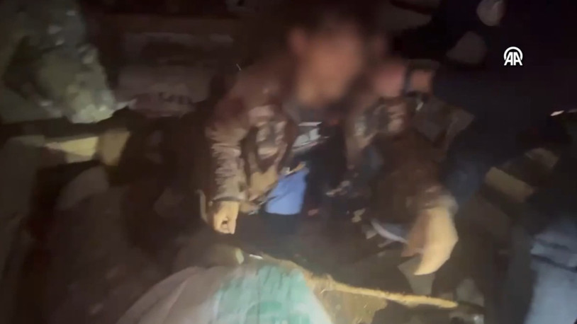 Iğdır'da patates çuvalları arasında düzensiz göçmen kaçıran zanlı yakalandı