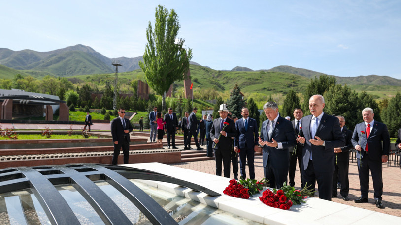 TBMM Başkanı Kurtulmuş, Kırgızistan'da Ata-Beyit Ulusal Tarih ve Anıt Kompleksi'ni ziyaret etti