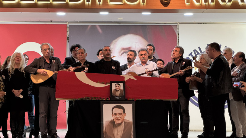 Türk halk müziği sanatçısı Yavuz Top, son yolculuğuna uğurlandı