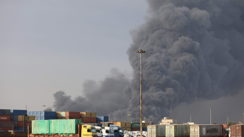 İran'da patlamanın gerçekleştiği limanda yeniden yangın çıktı